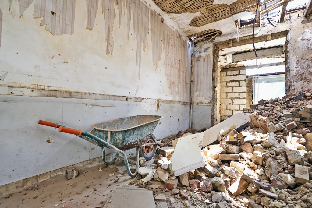 chantier de démolition avant rénovation